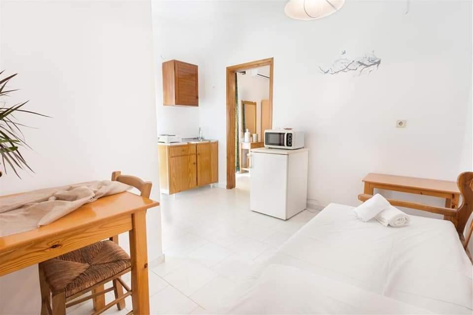 Michalis Litinas Apartments Agia Marina Extérieur photo