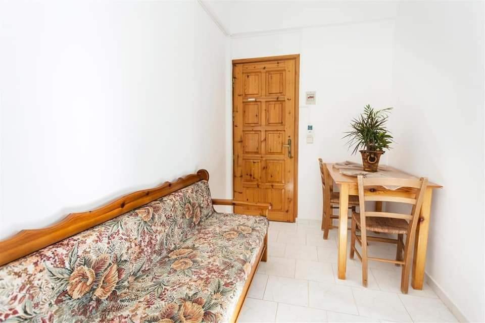 Michalis Litinas Apartments Agia Marina Extérieur photo